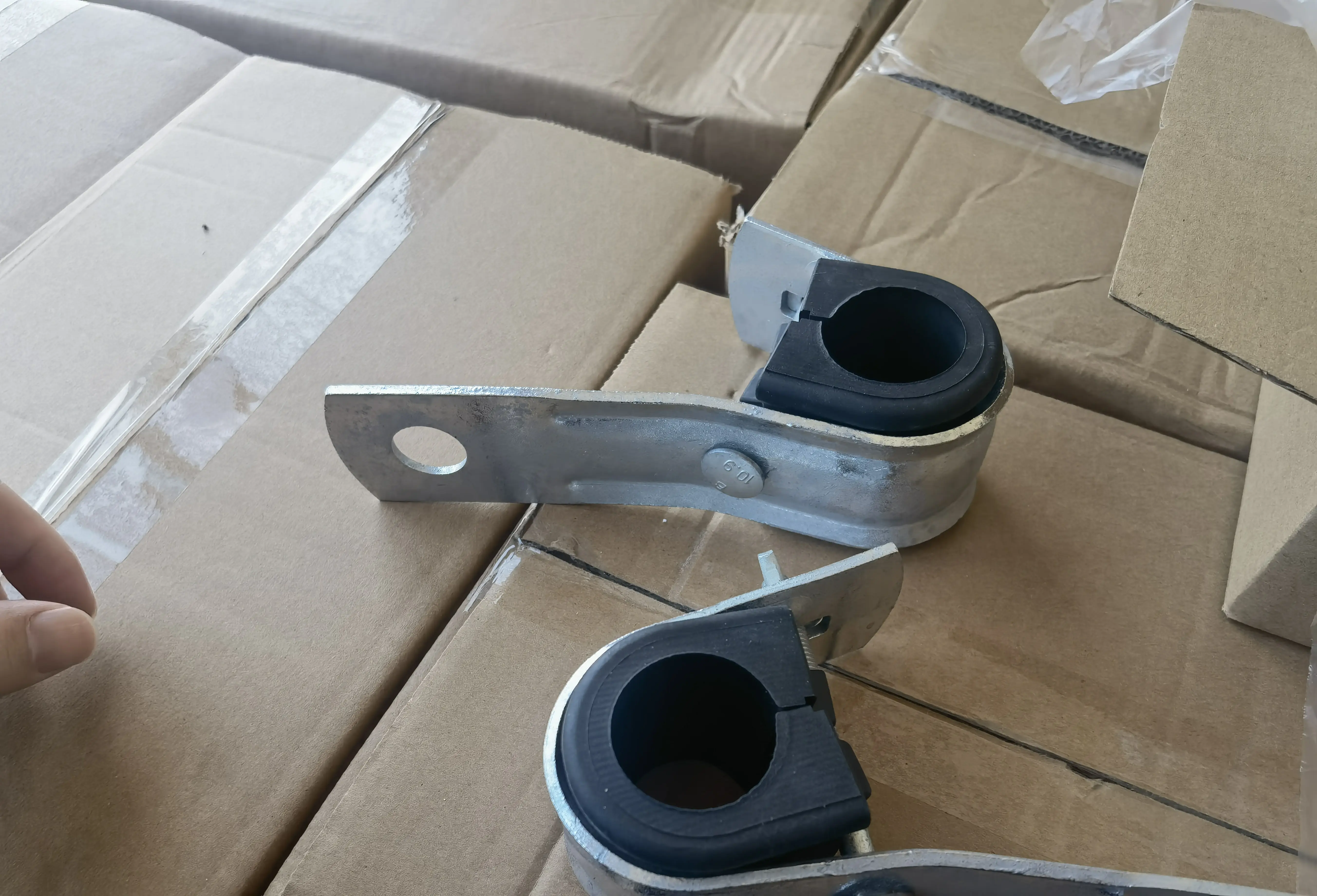 Al anchoring bracket suspension clamp assembly J Hook Suspension Suspension Clamp Suspension Clamps for Four Core Self Supporting System